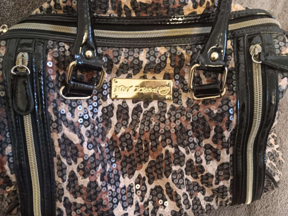 womans designers  handbags