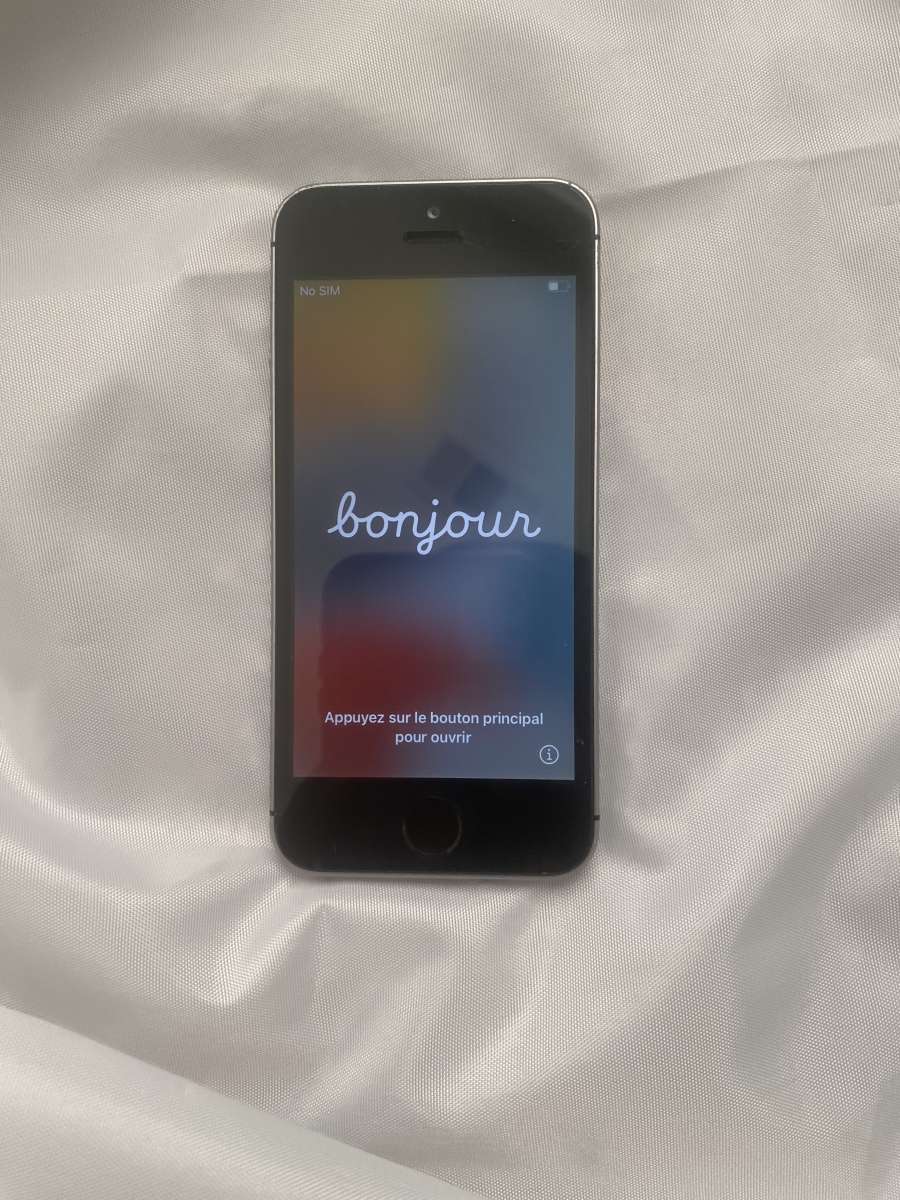 iPhone SE 64GB with iPad Air