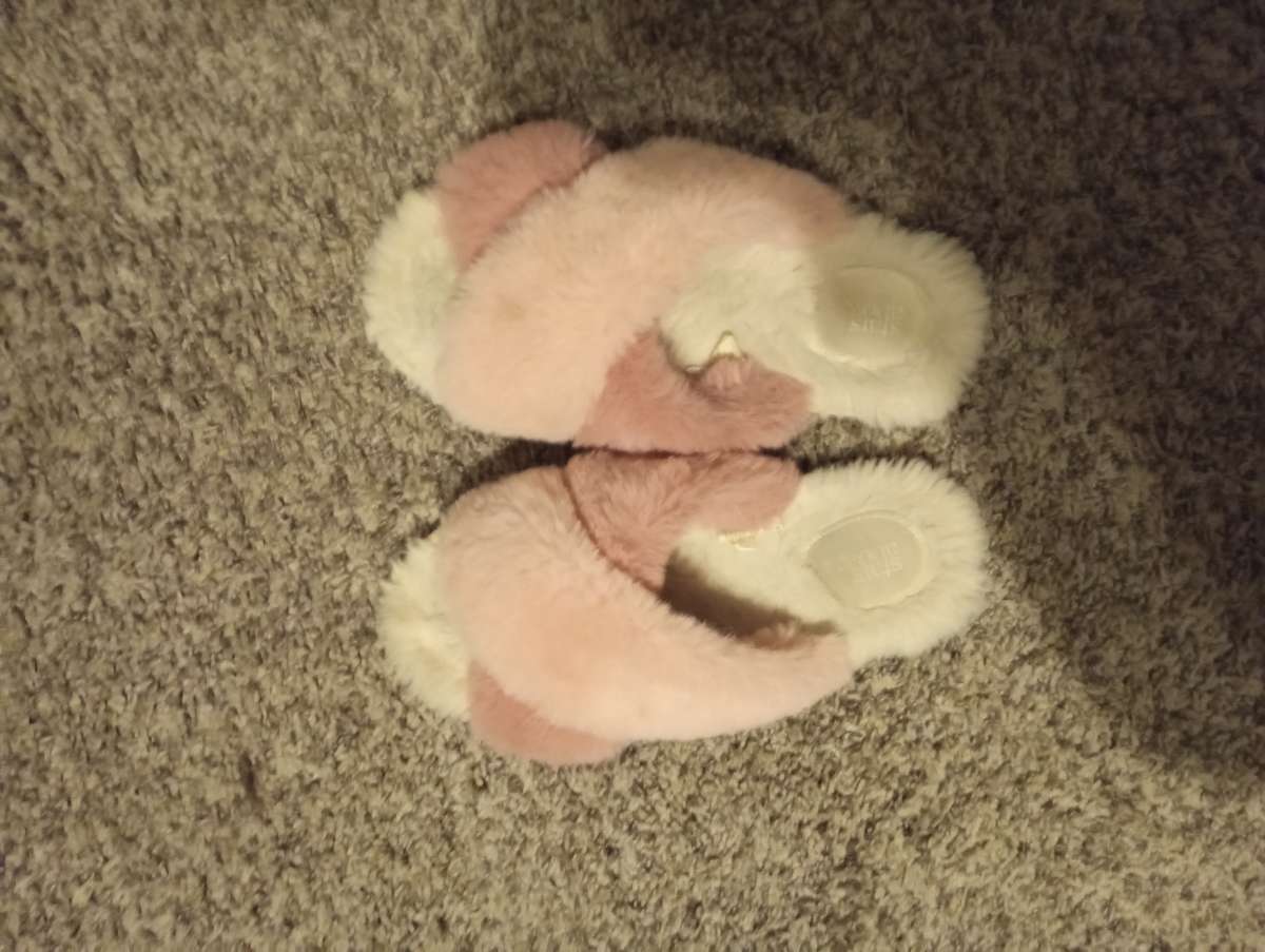 bucket full of gently worn clothing items size med to lrg