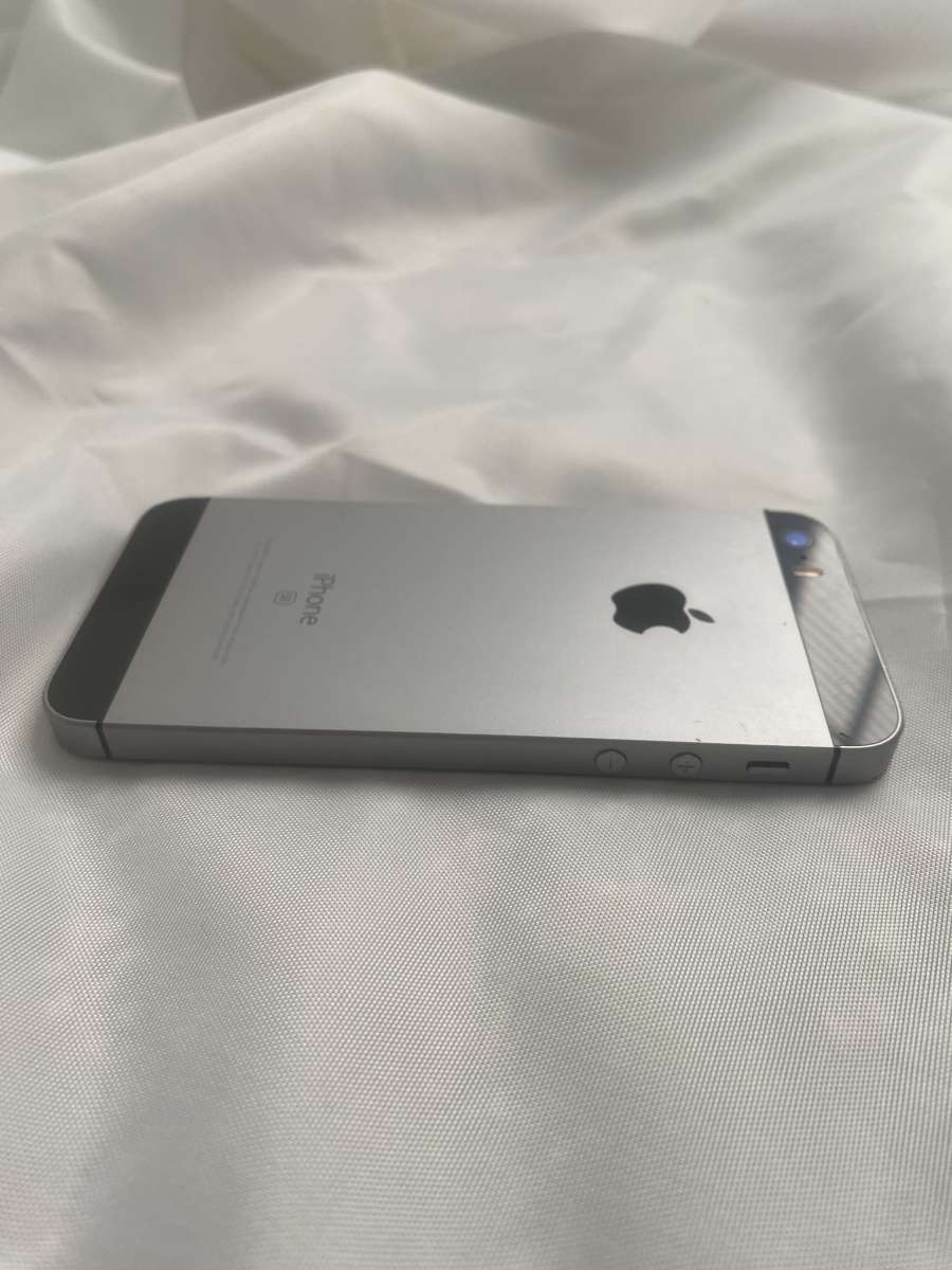 iPhone SE 64GB with iPad Air