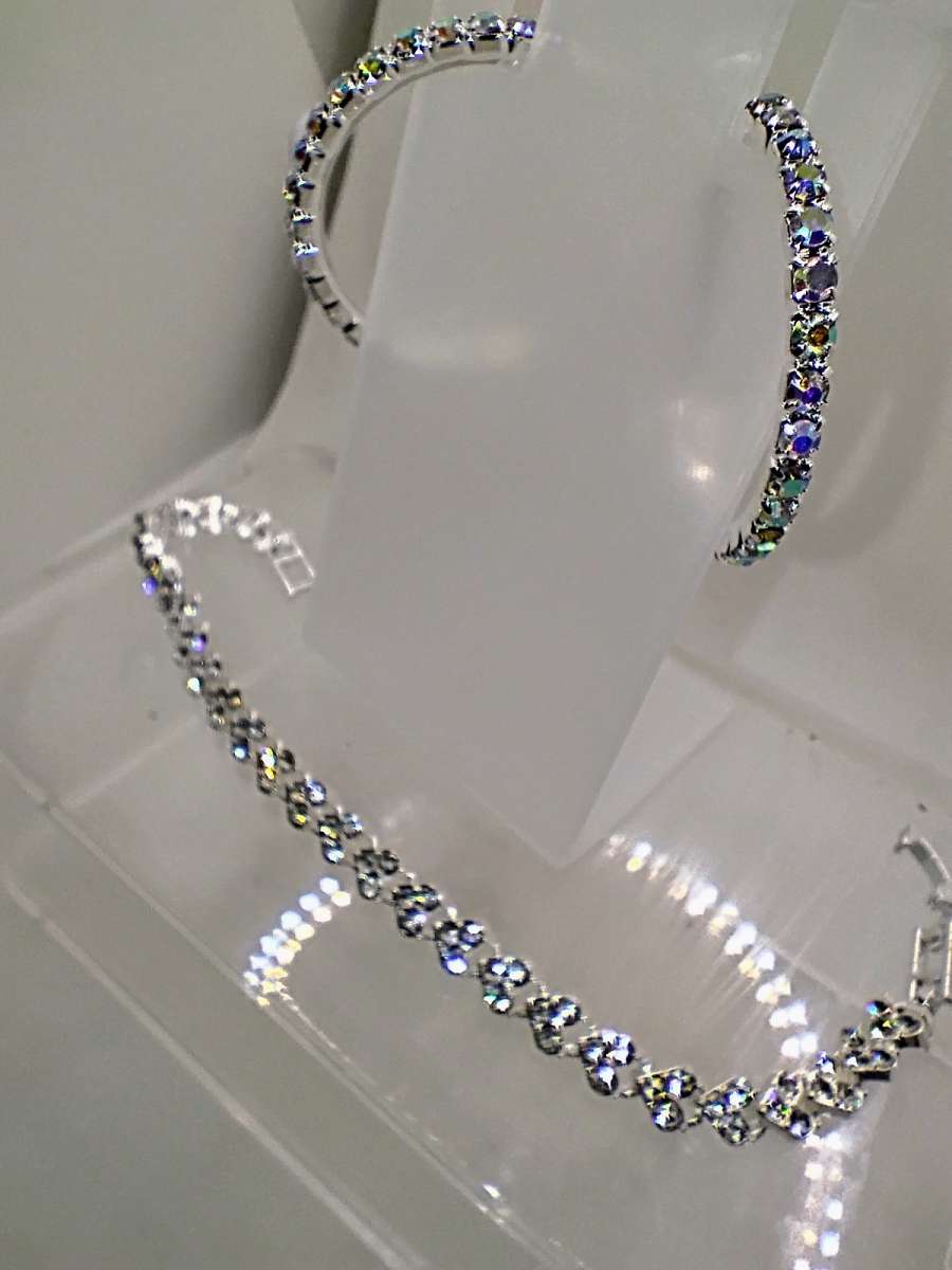 Rhinestone bracelet and earrings sey