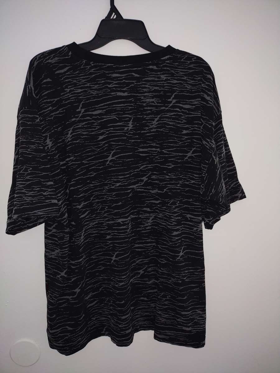 Quiksilver x Stranger Things Lovers Lake TShirt MENS SIZE L