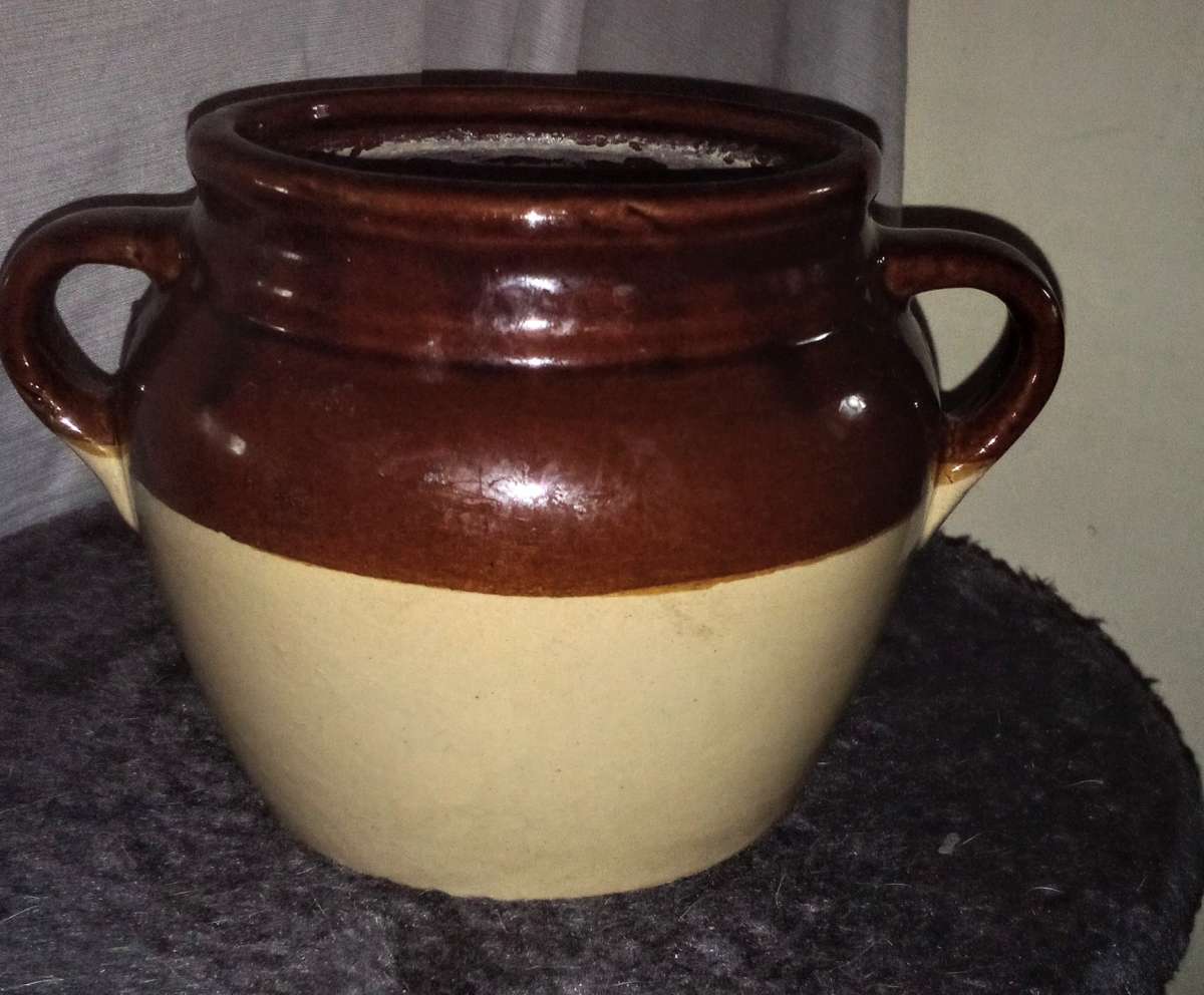 small crock maple leaf