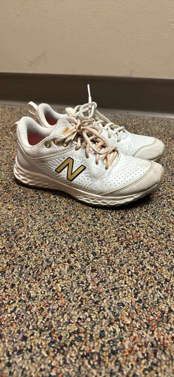 Softball turf shoes