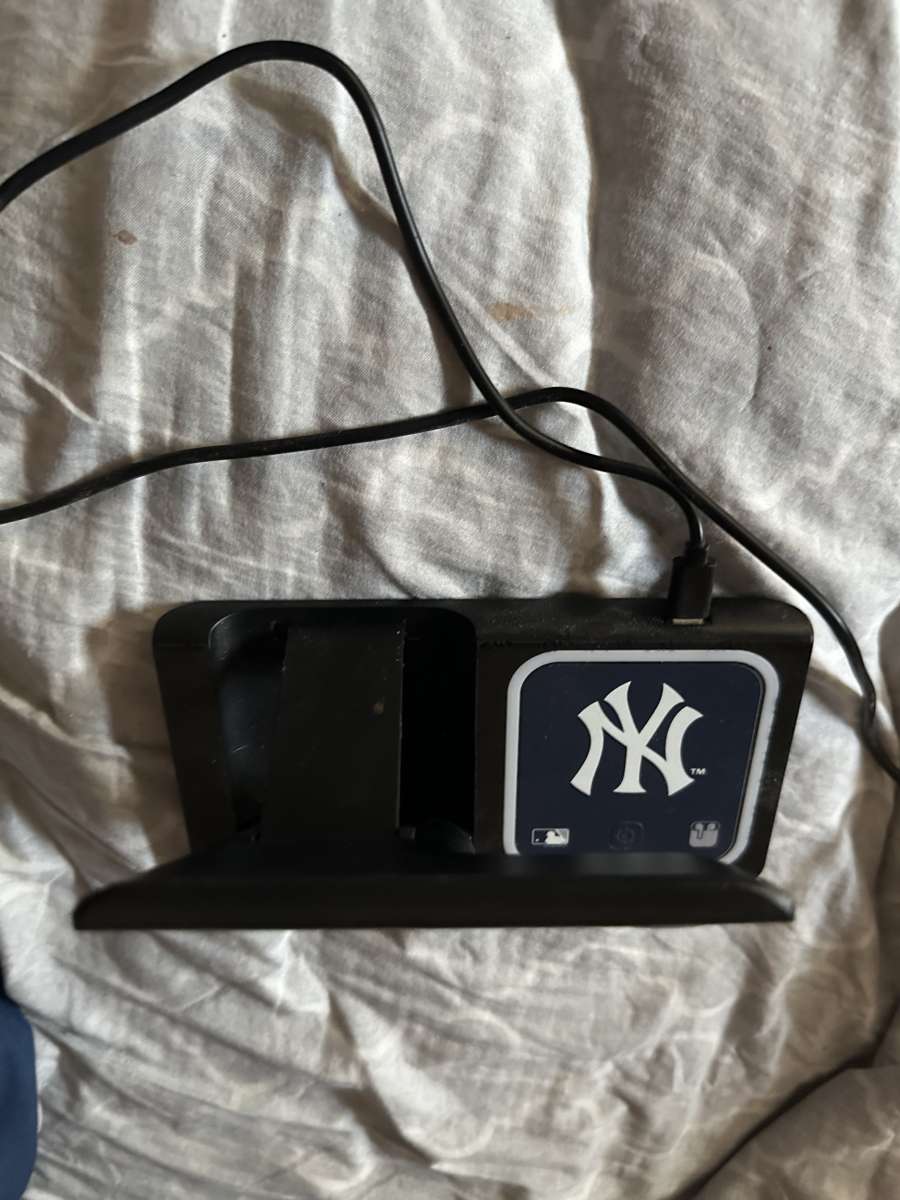 New York Yankeees wireless charger