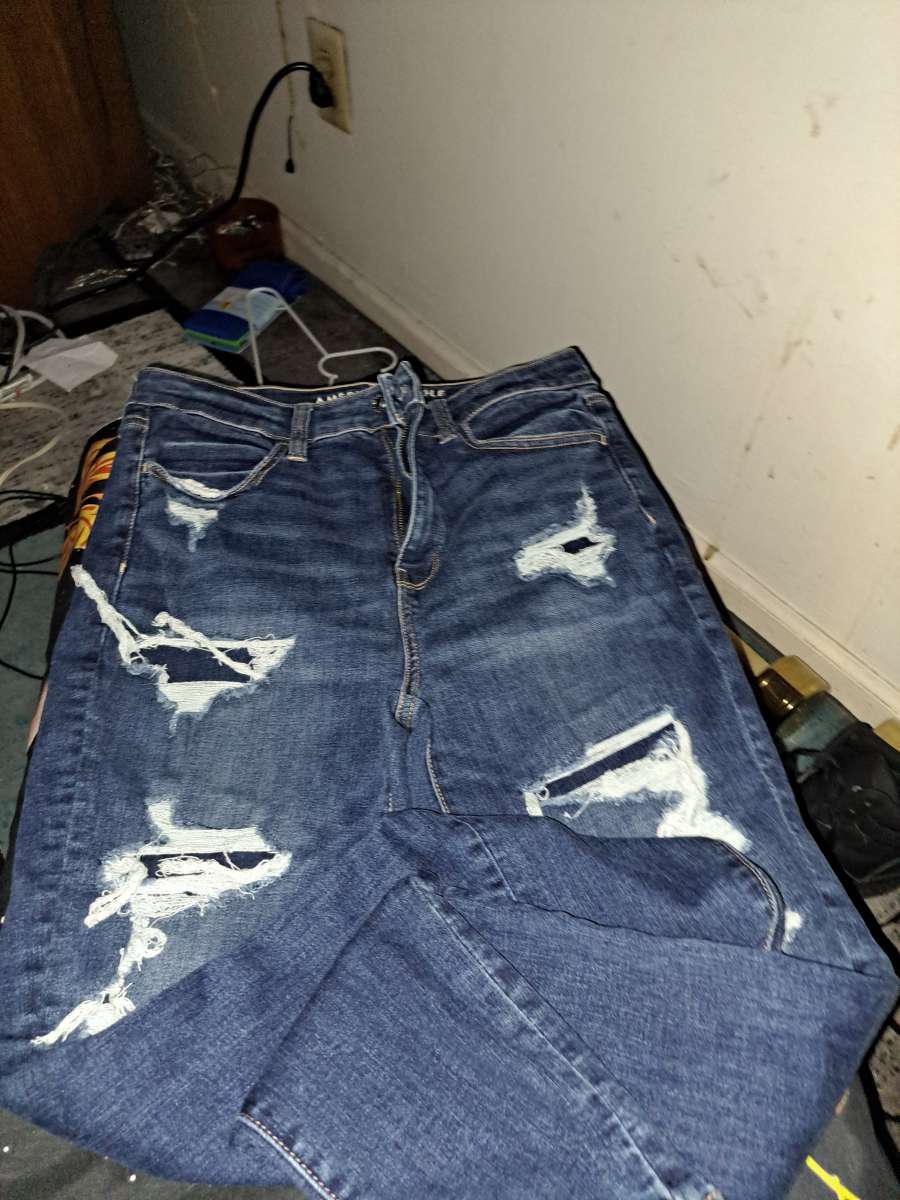 American Eagle Destructed Denim Sz 10