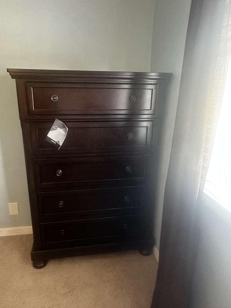 New Ashley 5PCS  Bedroom set