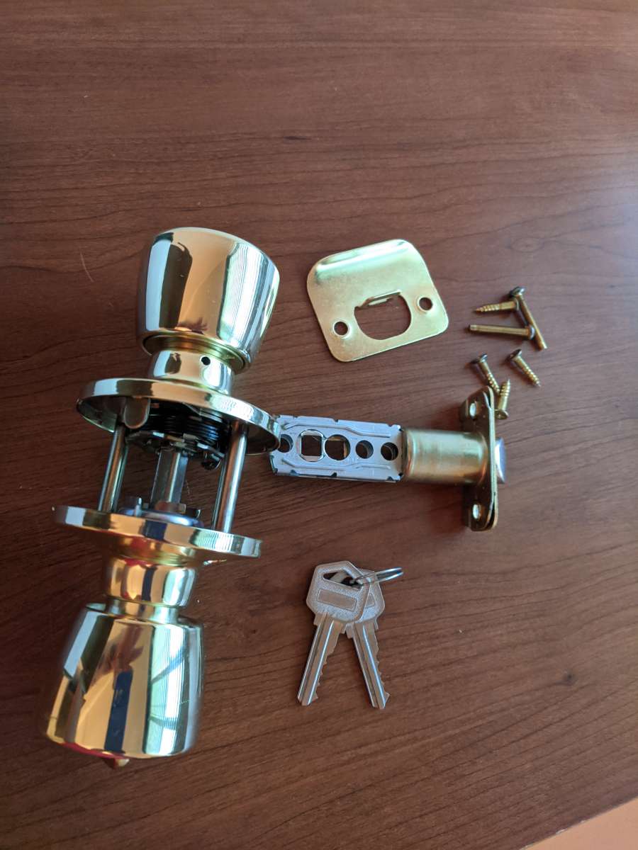 Complete Keyed Entery Doorknob set