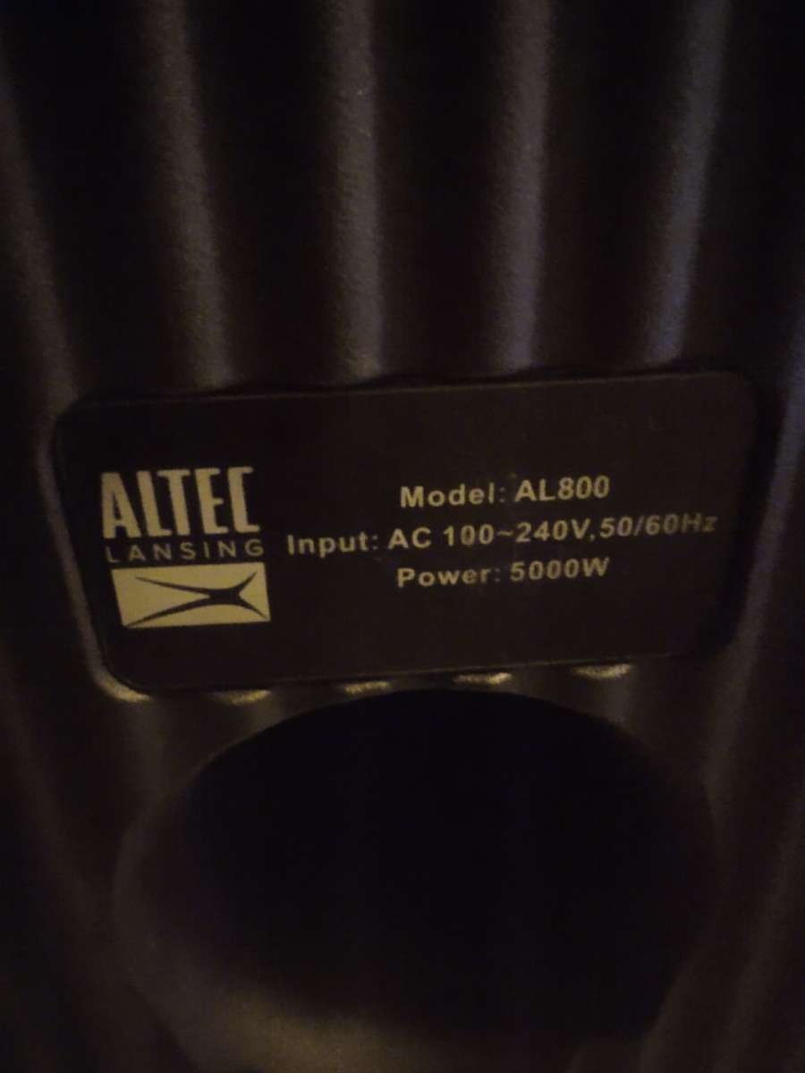 Altec lansing Bluetooth powered speaker