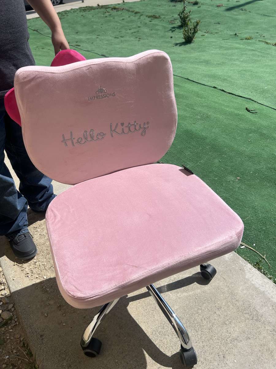impressions hello kitty vanity chair