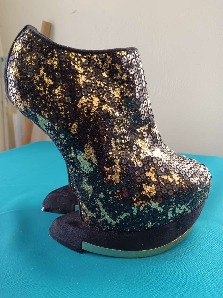 privileged Gold shoes