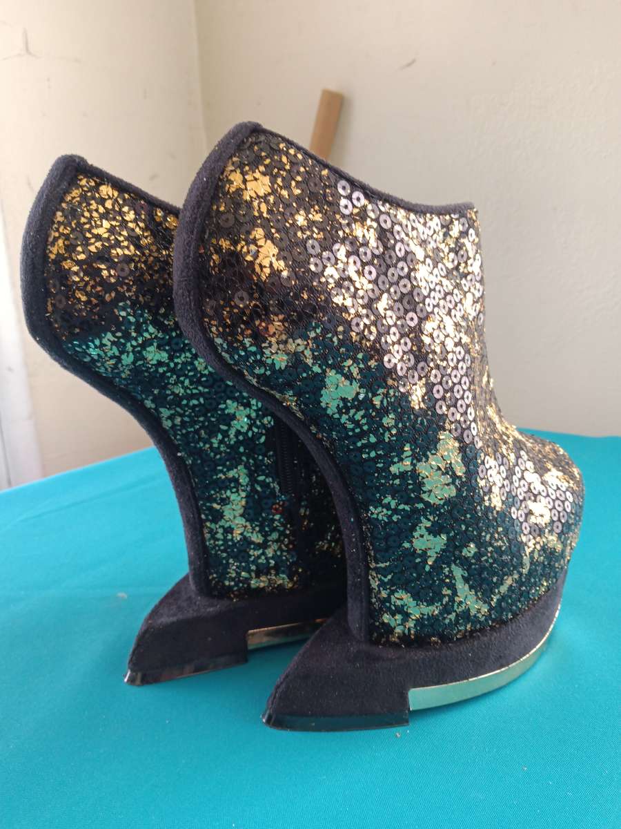 privileged Gold shoes