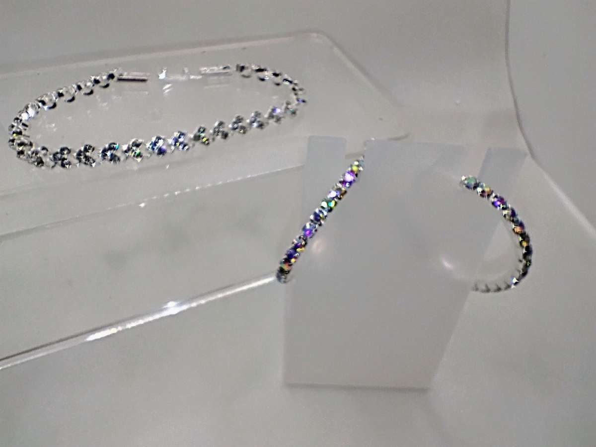 Rhinestone bracelet and earrings sey