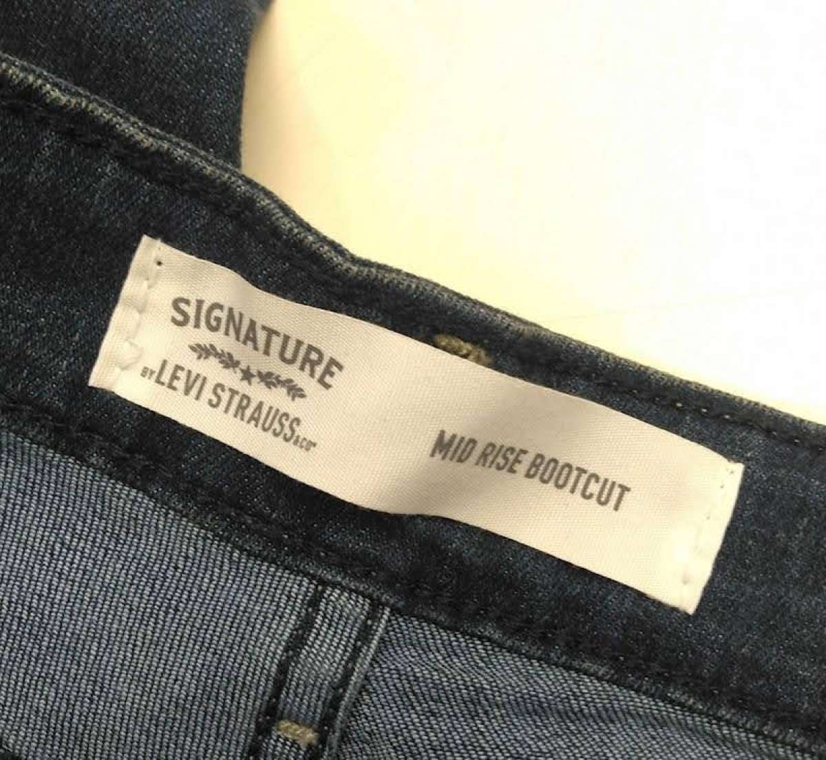 Levis Size 29 x 32 Mid Rise Bootcut Jeans NWT