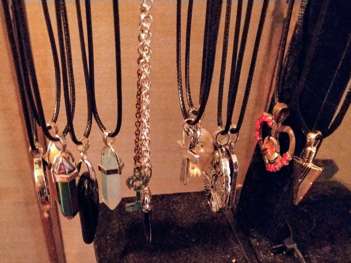 Men womens rings wedding ring sets Necklaces and earings