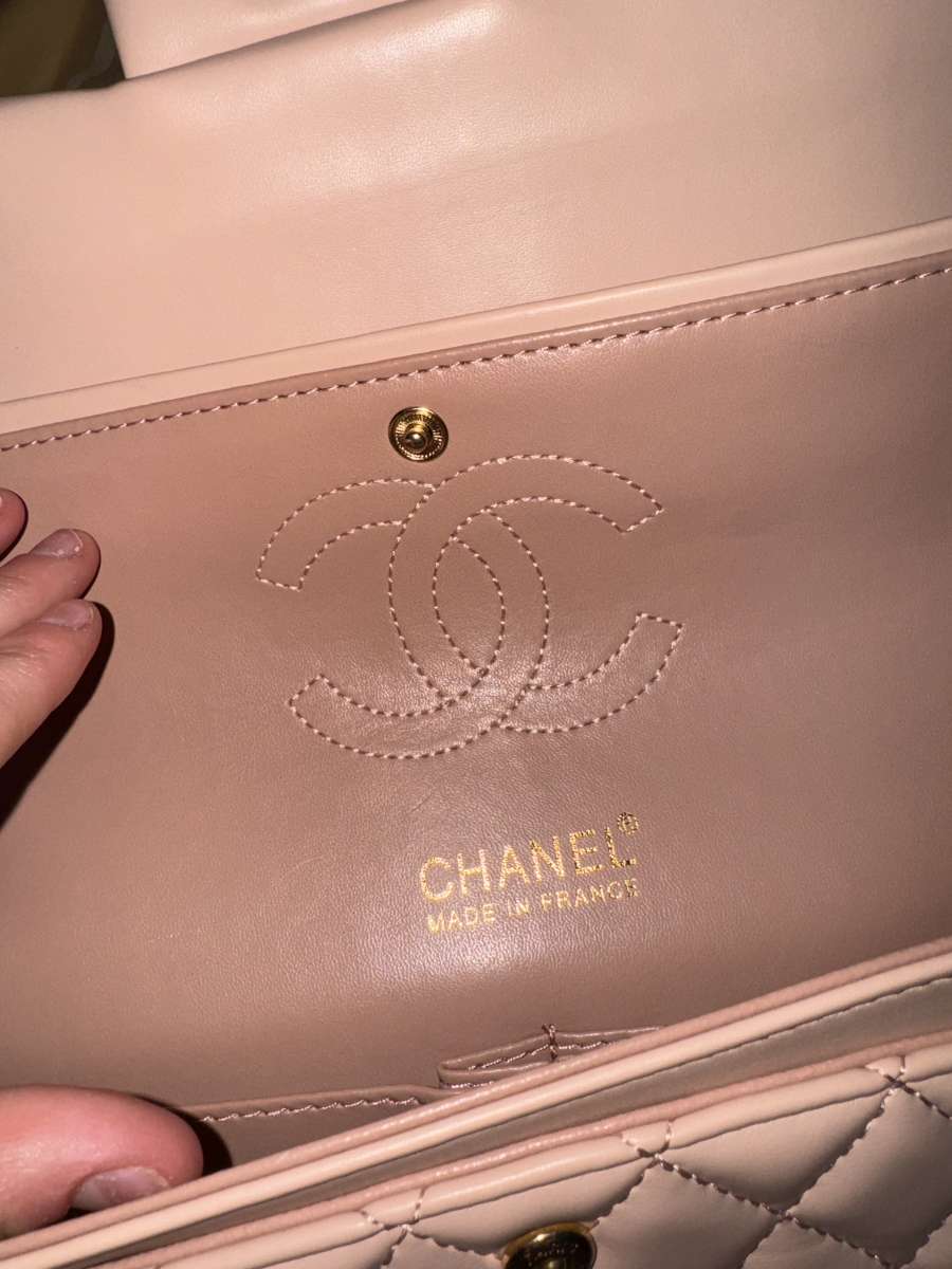 CHANEL classic double Flap  Medium pink caviar gold hw vinta