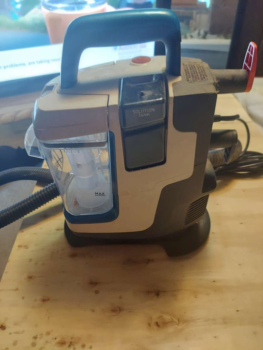 Im selling Hoover vacuum cleanerRogue cleaner Couches too