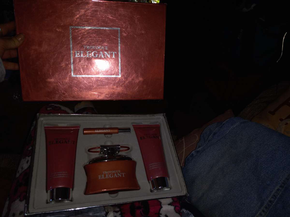 womans perfume set