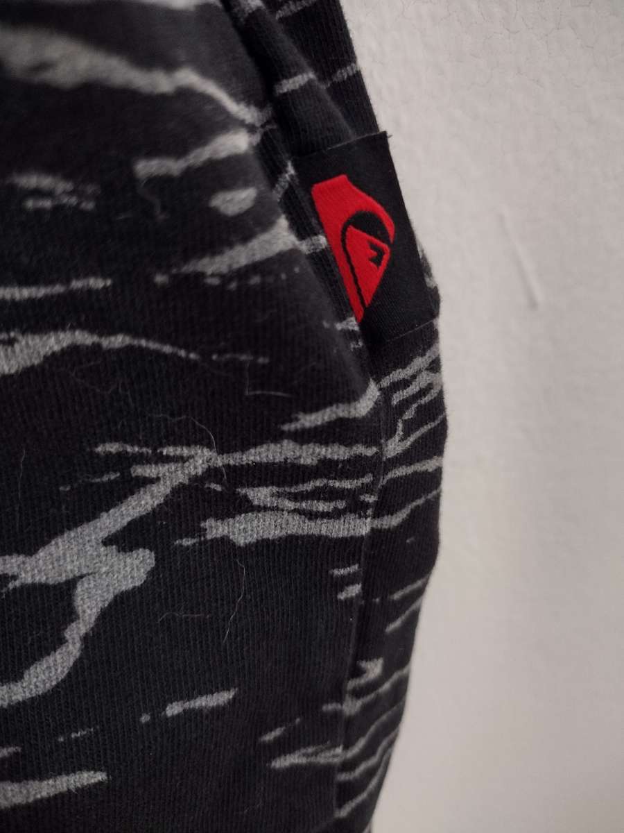 Quiksilver x Stranger Things Lovers Lake TShirt MENS SIZE L