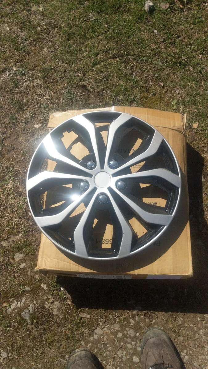 I got Jeep hub caps 17 inch new 4 of them