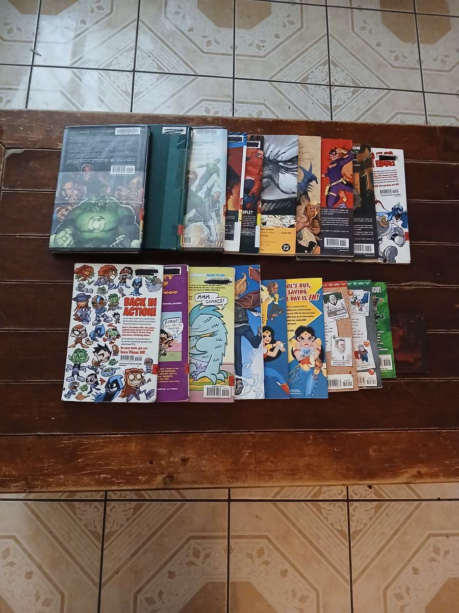 Lot Of 20 DC Comics Comic Books