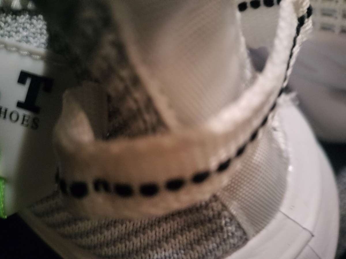 Ivory LT Damp Sneakers Size 9 Mens  Jogging Arcade Park