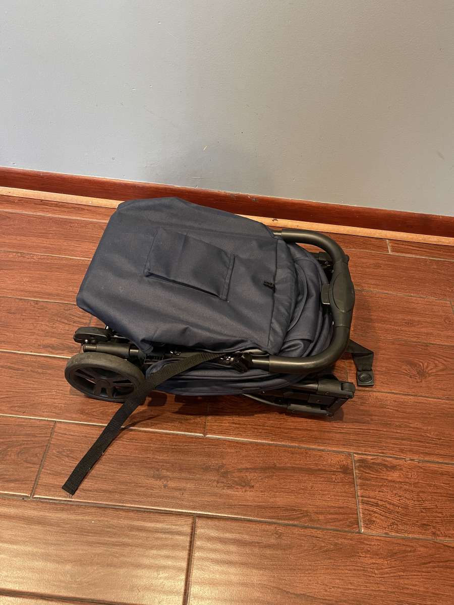 Zoe lightweight stroller