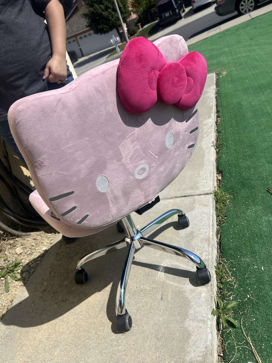 impressions hello kitty vanity chair
