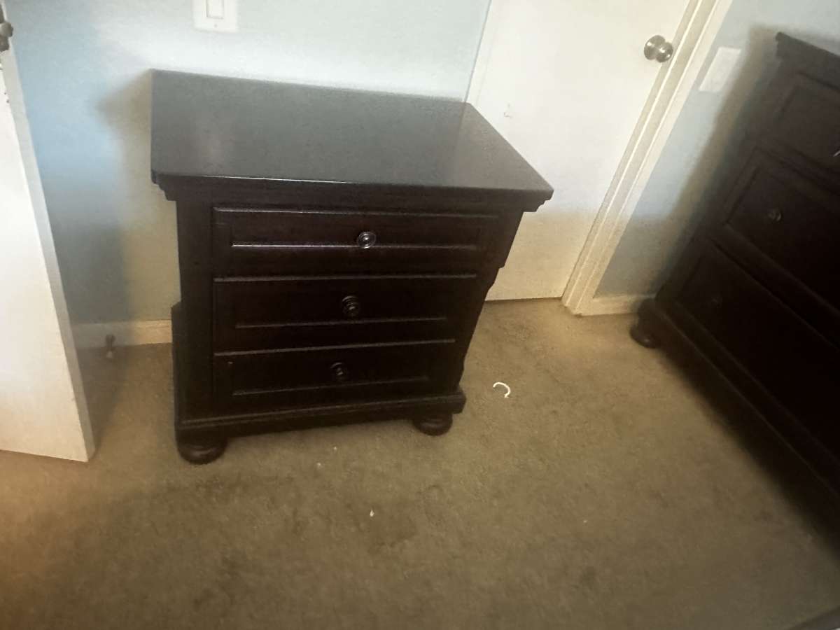 New Ashley 5PCS  Bedroom set