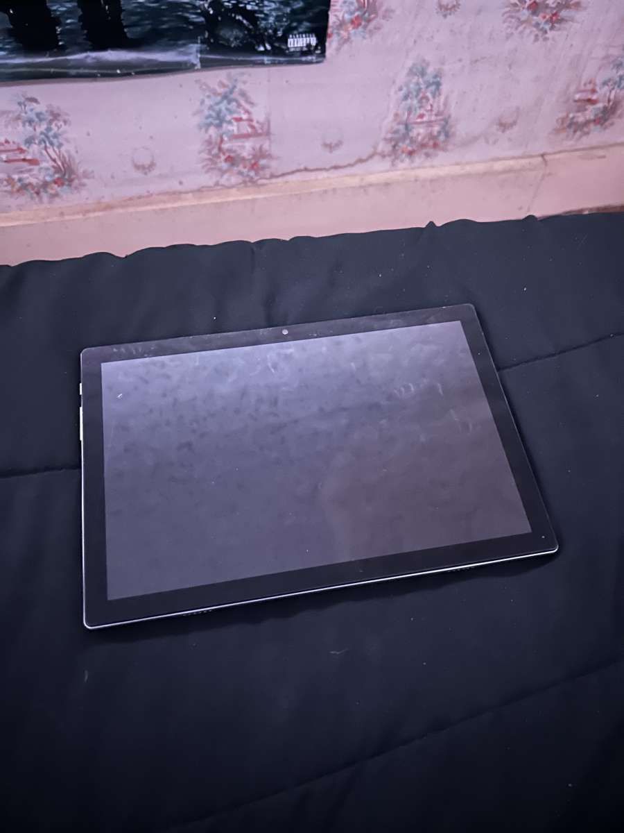 Tablet in good condition no scratches need a USB charger
