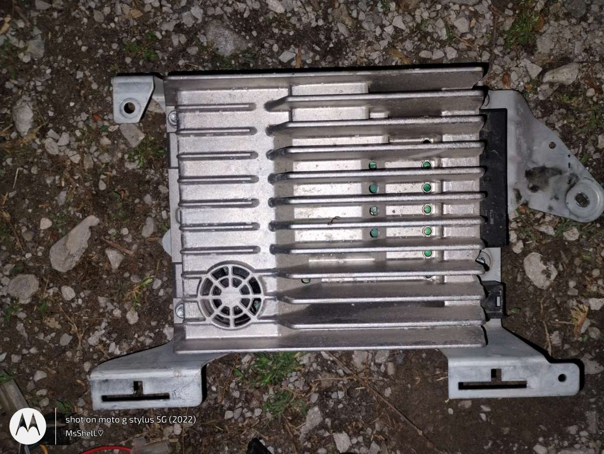 Mercedes amplifier