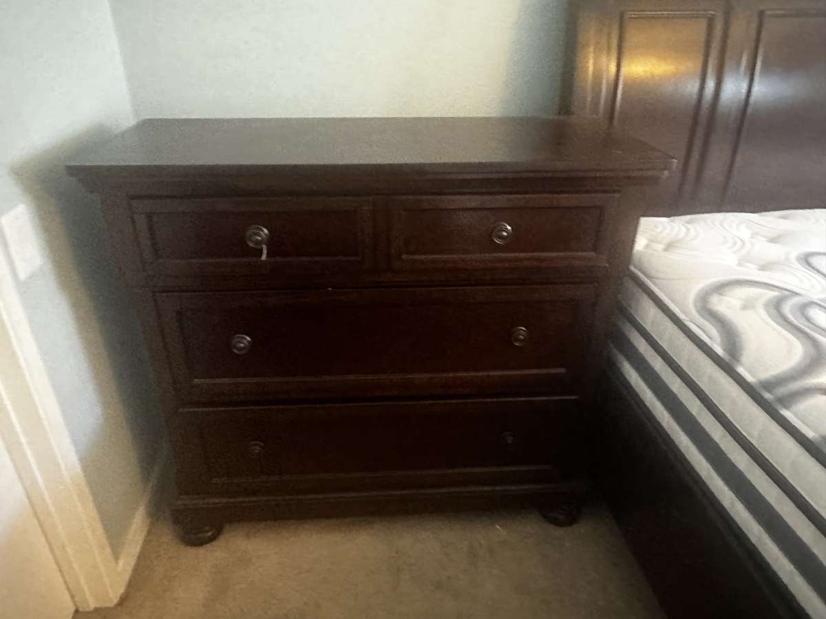 New Ashley 5PCS  Bedroom set