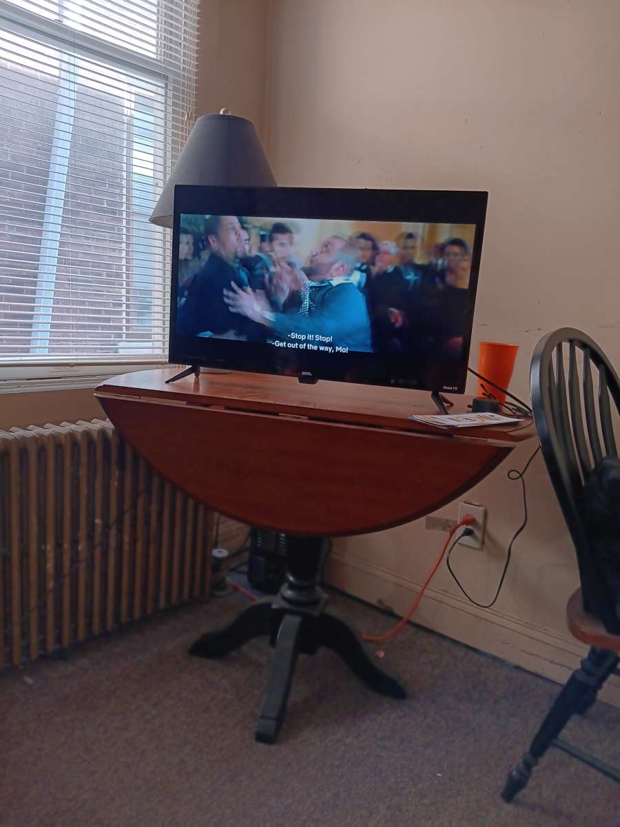 Onn Roku TV 32 inch TV