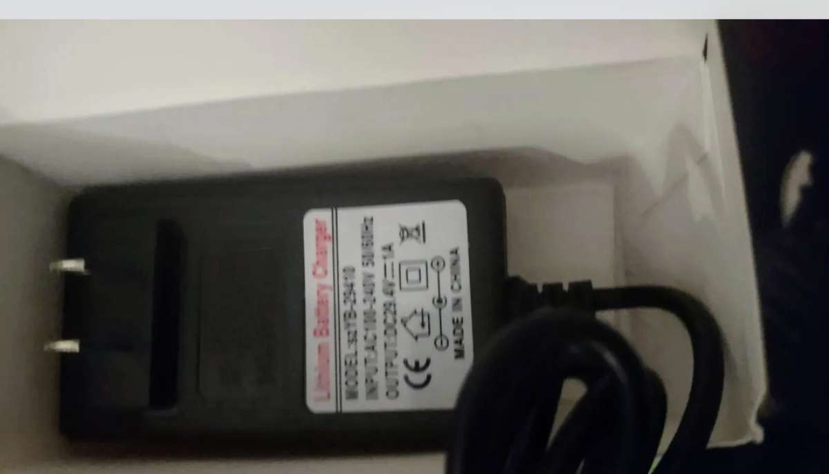 RAZOR e200 electric  scooter   Accessories  Paint  New Charg