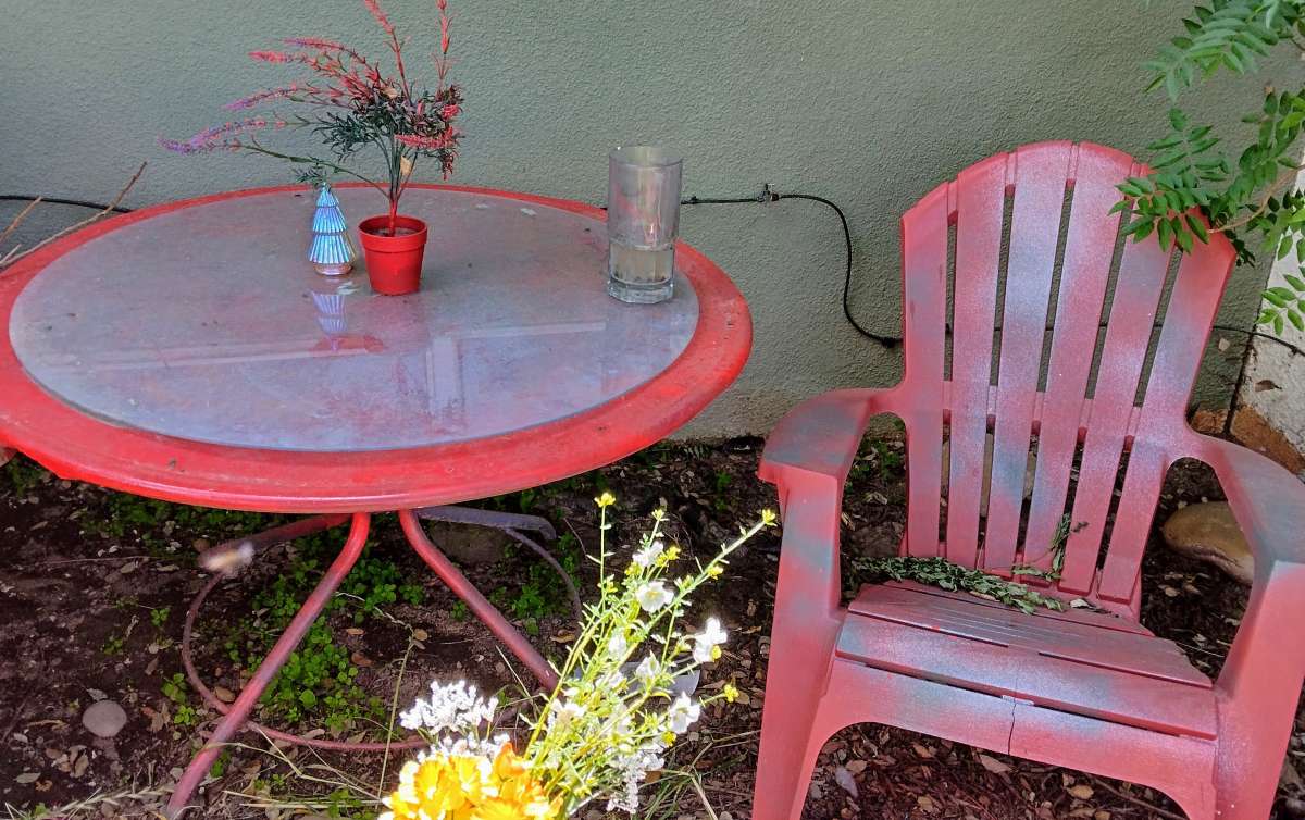 TV  PATIO TABLE AND CHAIR WALL DECOR AND MORE