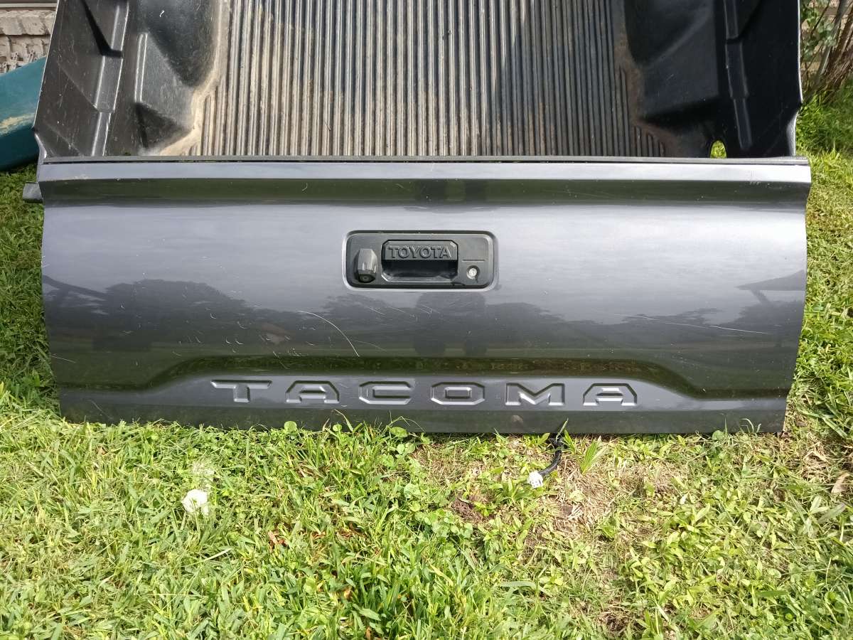 Toyota Tacoma   Tailgate