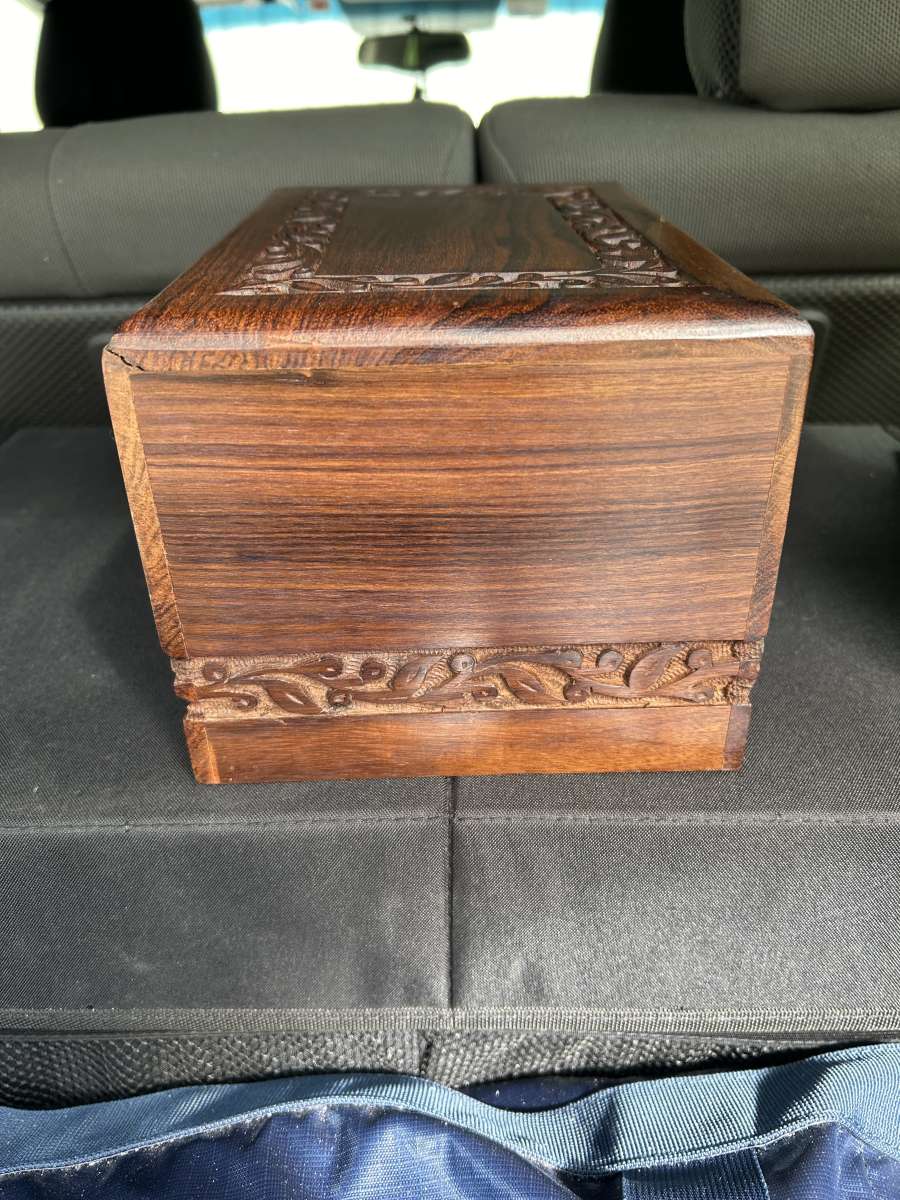 WOODEN URN CREMATION ADULT