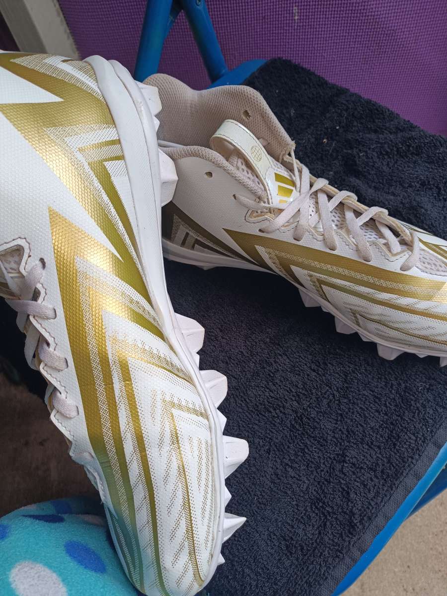 FOOTBALL CLEATS FREAK BOUNCE