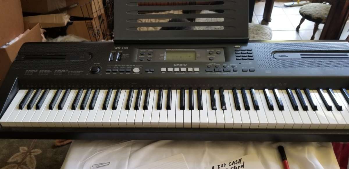 electronic organ piano