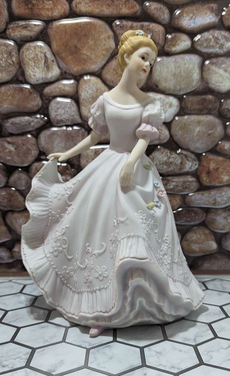 Lady Caroline Masterpiece Porcelain Collectable Figurine