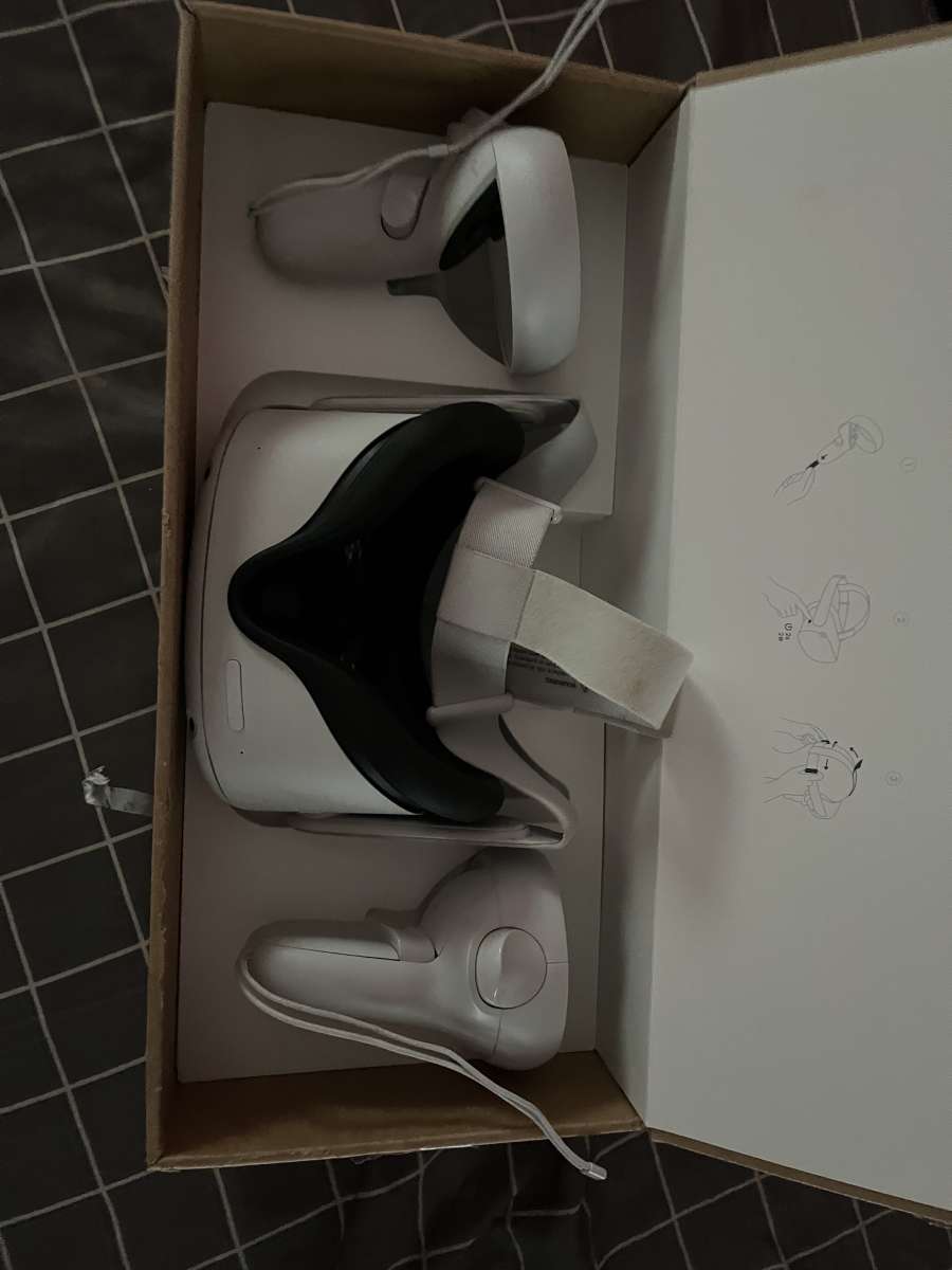 Barely used Oculus Quest 2