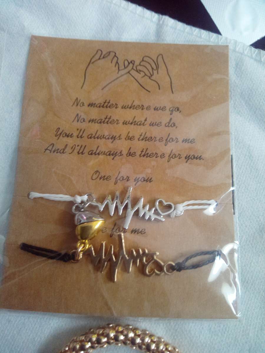 4 Piece Jewelry lot set 6