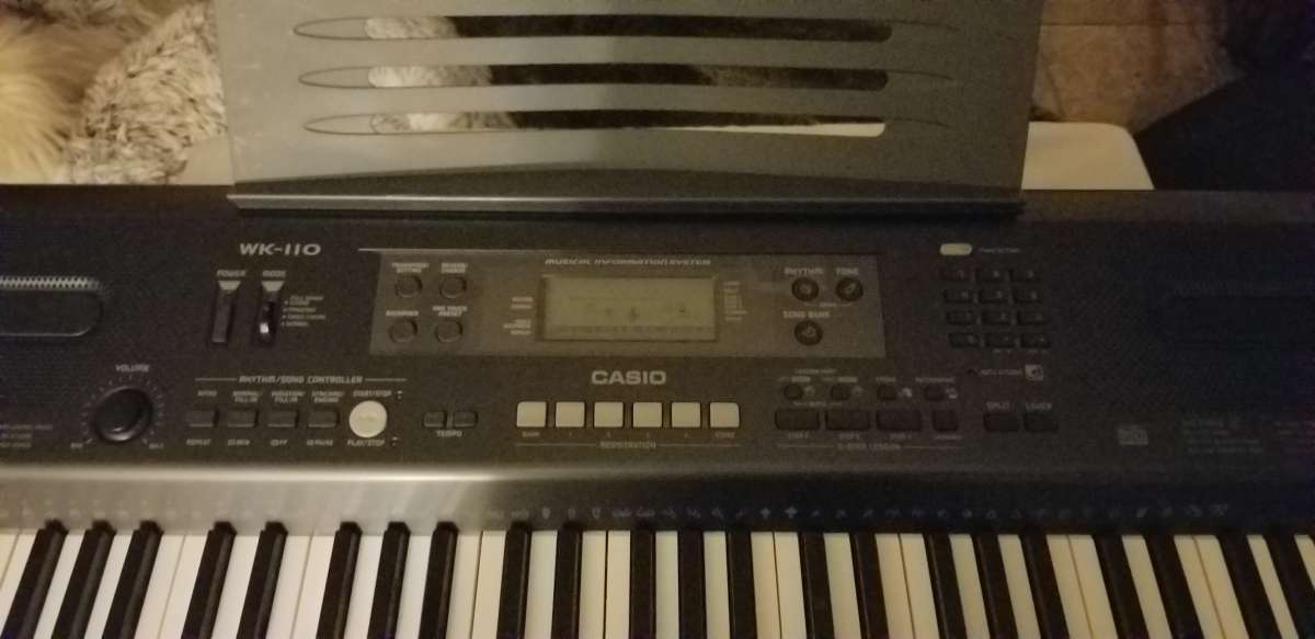 electronic organ piano
