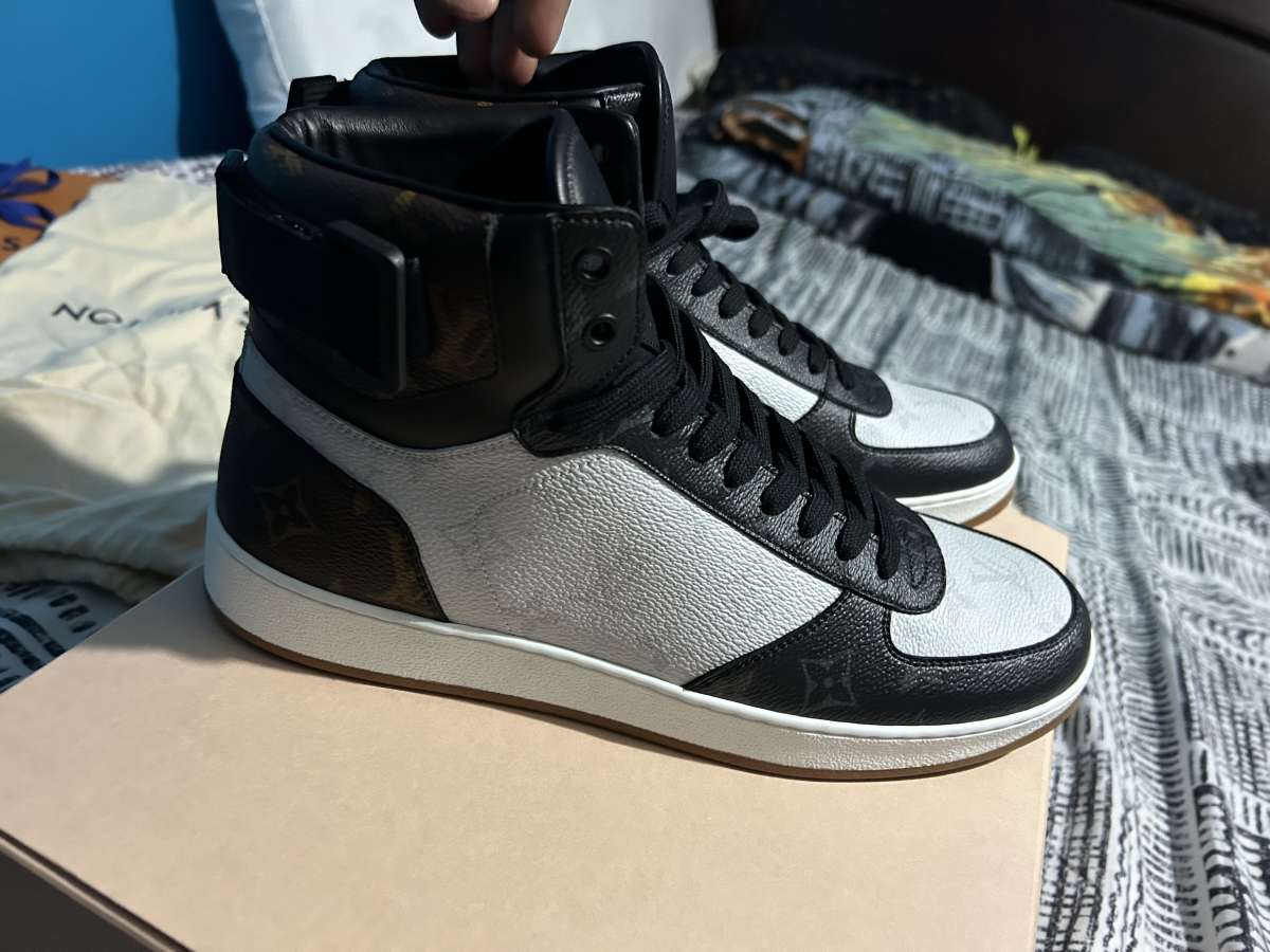 Louis vuitton Rivoli MonogramHigh Top Sneakers