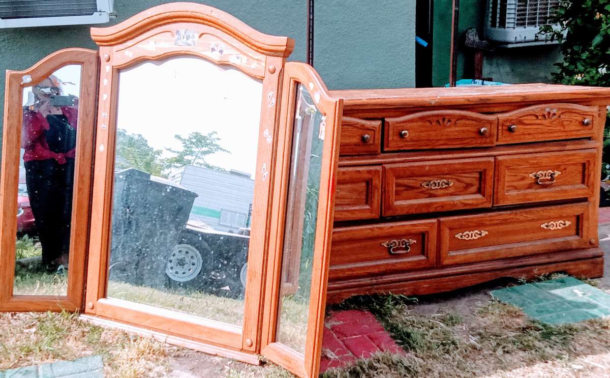 INDOOR OUTDOOR ITEMS GOLF CLUBS  JEWLERY AND CLOTHING