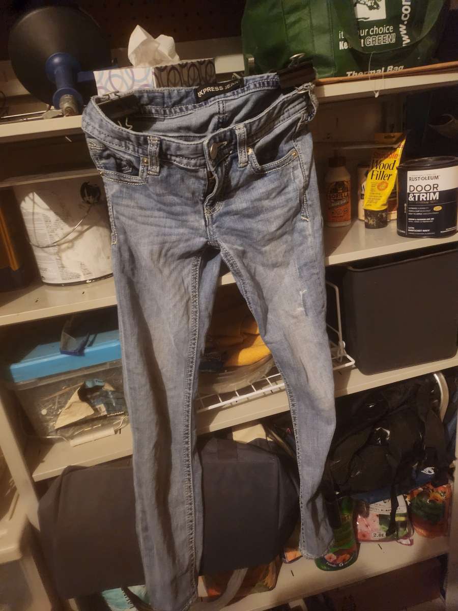 6 pairs of pants also 2 Capri