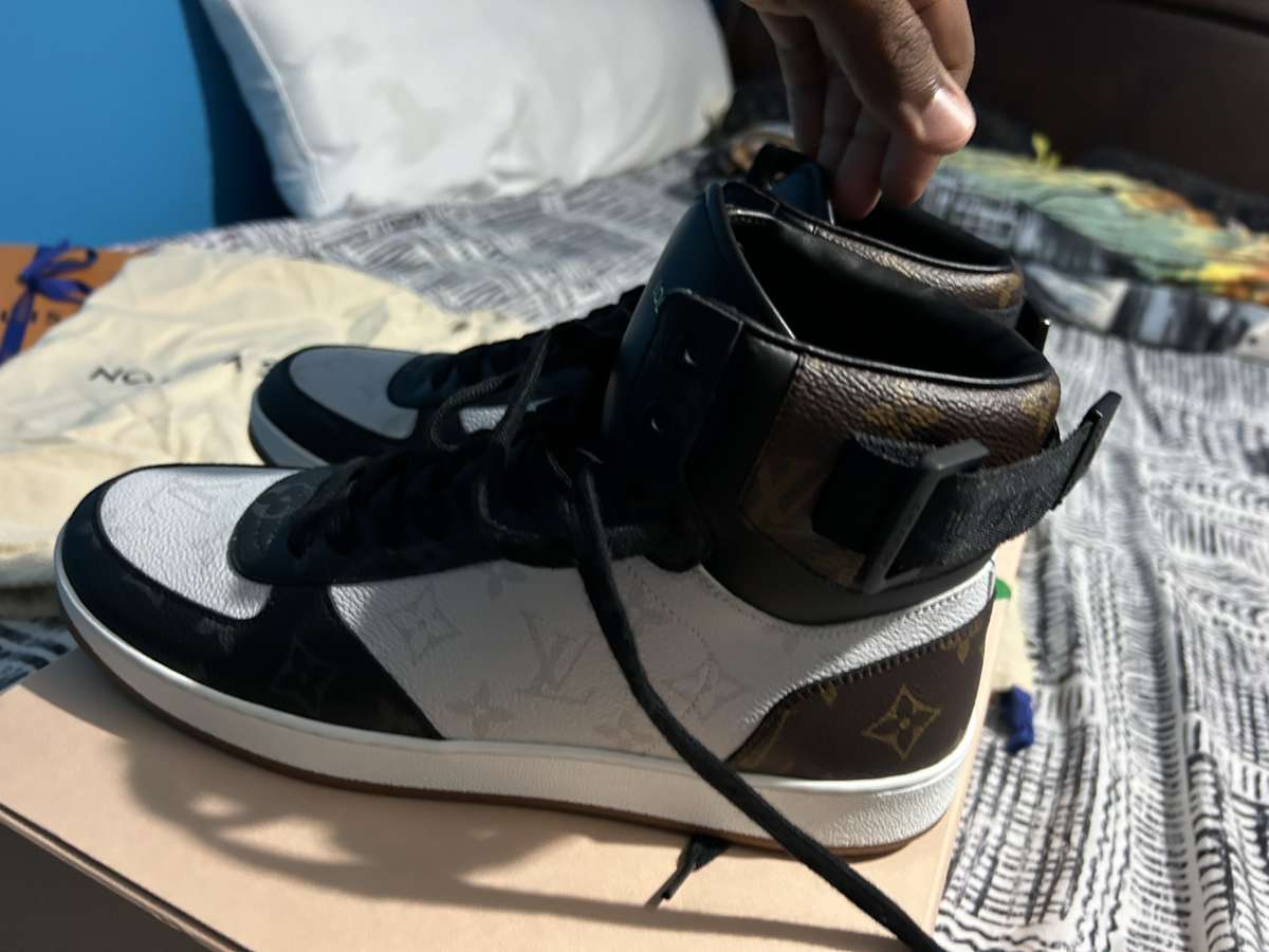Louis vuitton Rivoli MonogramHigh Top Sneakers