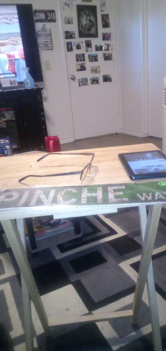 pinchie way metal sign