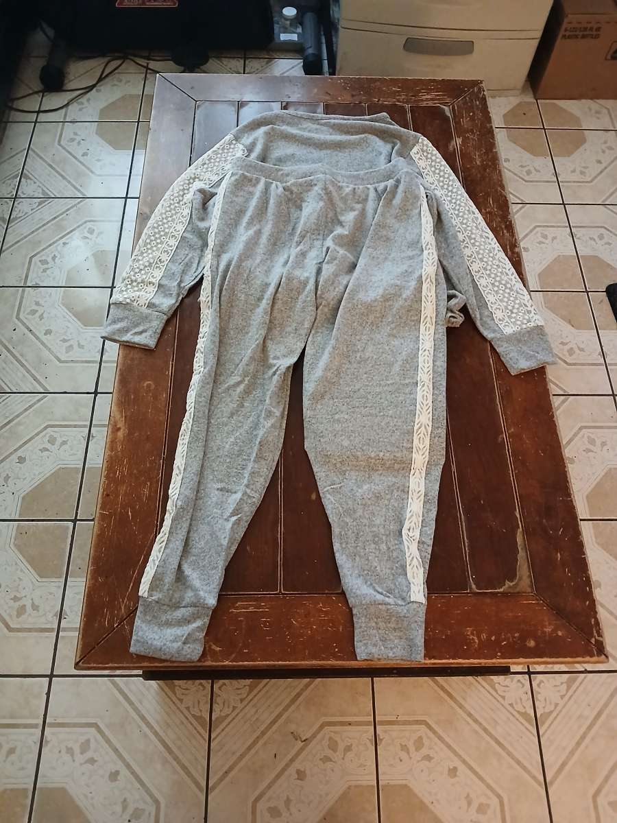 Flora Nikrooz Women 2 Piece Gray Pajama SZ Size L