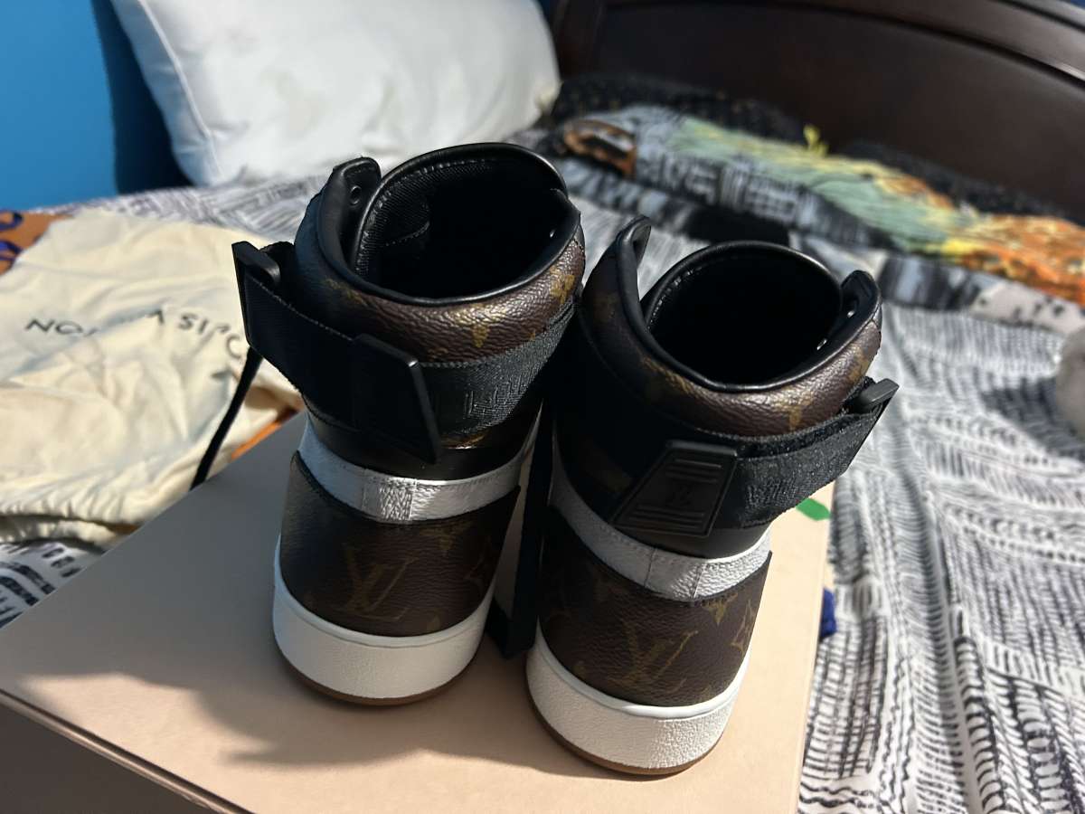 Louis vuitton Rivoli MonogramHigh Top Sneakers